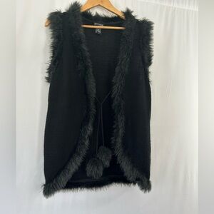 Attyre New York Size Large Black Vest Faux Fur Border and Tie Balls